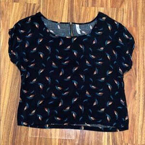 Xhilaration Black Zipper Back T-Shirt Feather Design Women's Size Small